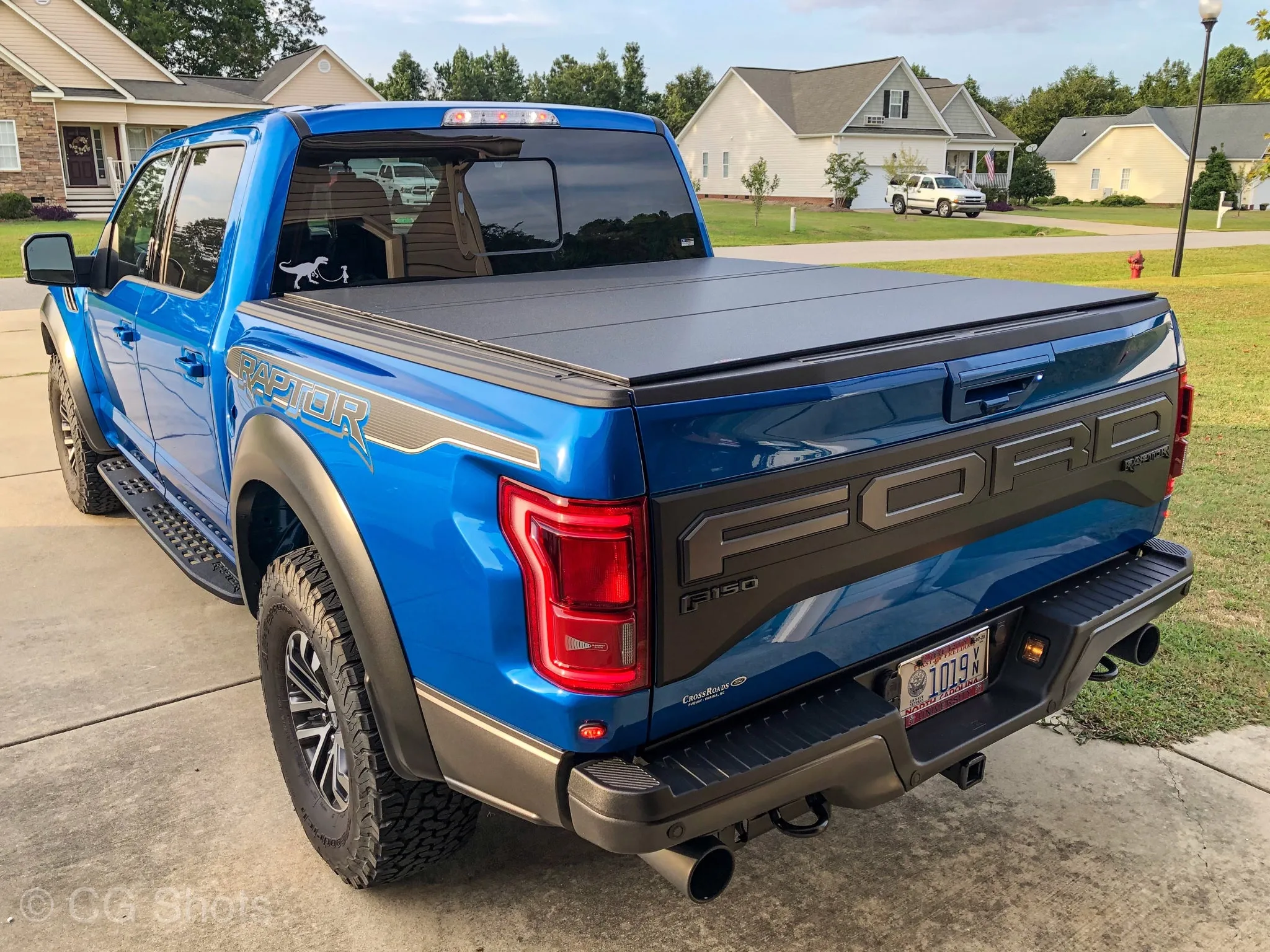 Lomax - Tri-Fold Bed Cover - 2004-2020 F150 & 2010-2020 Raptor
