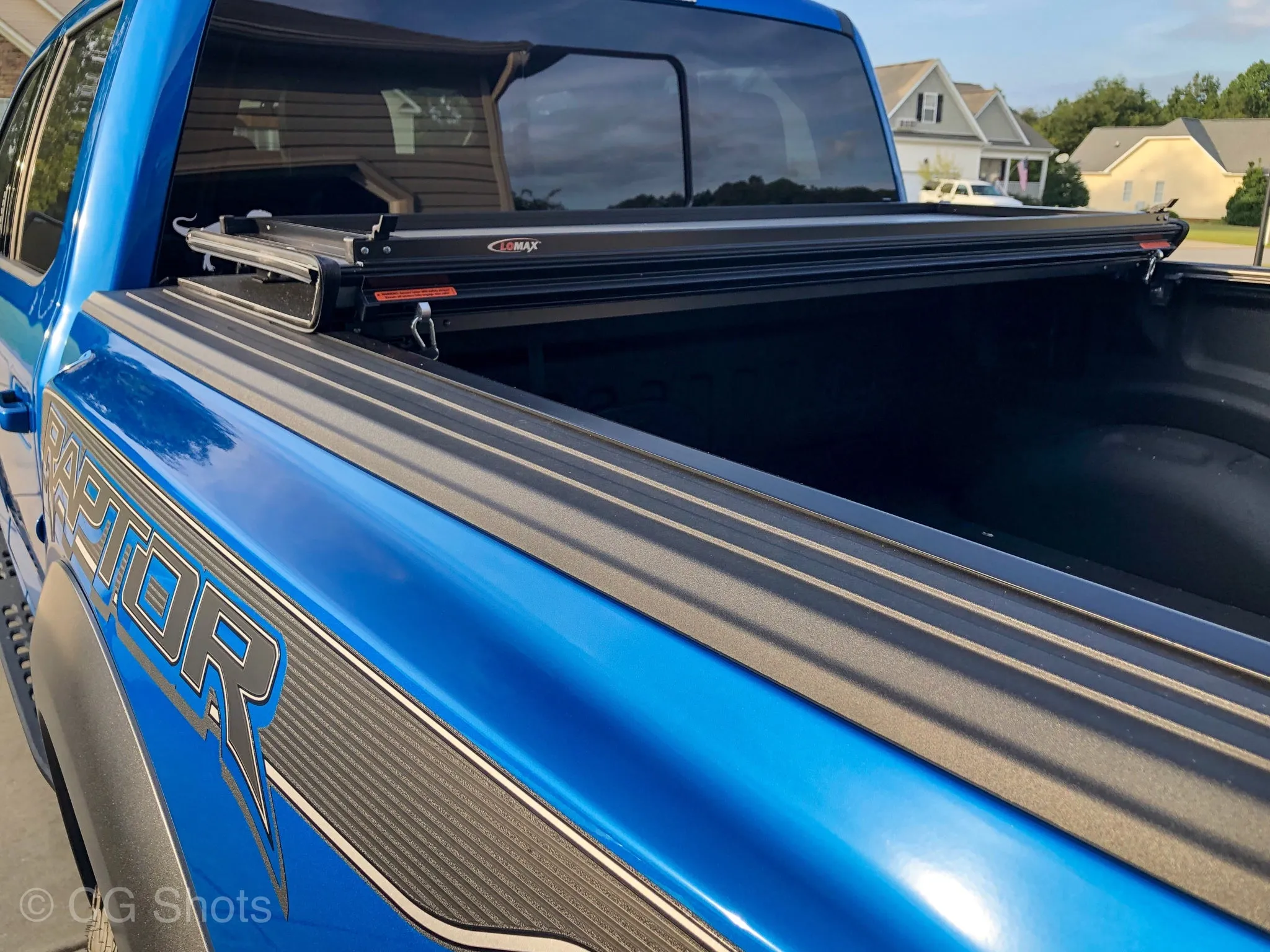 Lomax - Tri-Fold Bed Cover - 2004-2020 F150 & 2010-2020 Raptor