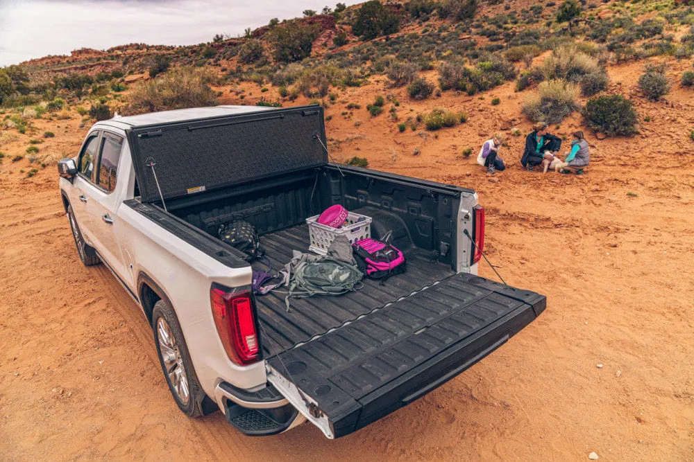 UnderCover ArmorFlex Hard Folding Tri-Fold Tonneau Cover | Chevrolet / Ford / LDV / RAM